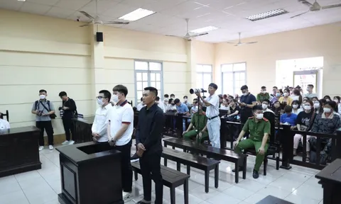 Trang Nemo bất ngờ nhập viện, Hội đồng xét xử hoãn phiên toà