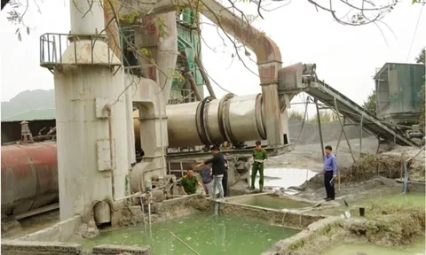 Hà Nam: Khởi tố Phó Giám đốc công ty xả gần 412 tấn chất thải ra môi trường
