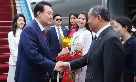Tổng thống Hàn Quốc bắt đầu chuyến thăm cấp Nhà nước tới Việt Nam