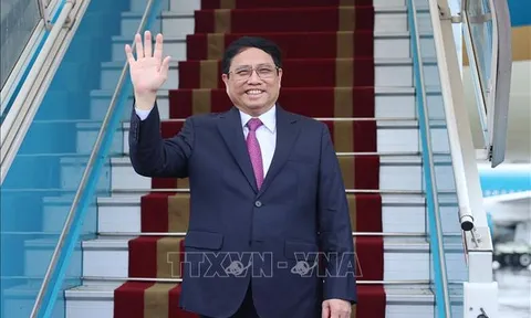 Thủ tướng lên đường thăm chính thức Trung Quốc và dự hội nghị WEF