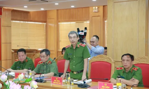 Bộ Công an khuyến cáo người dân tỉnh táo, nghiên cứu kỹ trước khi ký hợp đồng ngân hàng, bảo hiểm,... tránh bị lừa đảo
