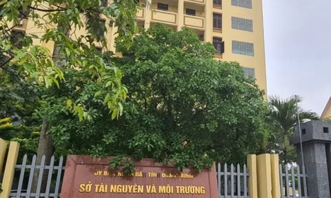 Bắt quả tang 4 cán bộ Sở Tài nguyên và Môi trường tỉnh Quảng Bình đánh bạc tại nhà hàng