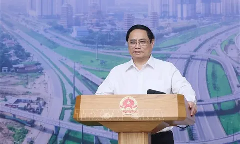 Thủ tướng: Quyết liệt gỡ nút thắt về giải phóng mặt bằng và nguyên vật liệu xây dựng