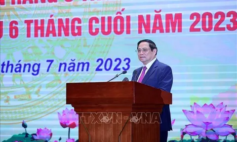 Thủ tướng: Tập trung tín dụng cho sản xuất kinh doanh, thúc đẩy tăng trưởng