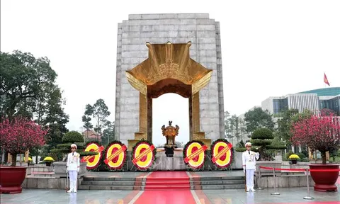 Ban Bí thư Trung ương Đoàn dâng hương tưởng niệm các Anh hùng Liệt sỹ