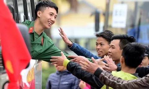 Nhà có con sinh đôi, phải đi nghĩa vụ quân sự cùng lúc hay không?
