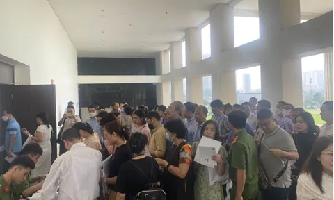 Hàng trăm bị hại đến dự phiên xử 'đại gia điếu cày' Lê Thanh Thản