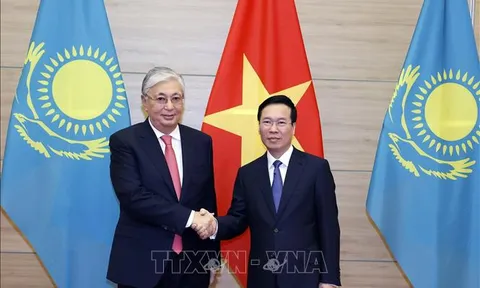 Tổng thống Kazakhstan kết thúc tốt đẹp chuyến thăm chính thức Việt Nam