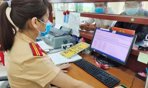 Biển số trúng đấu giá có được bán, cho tặng?