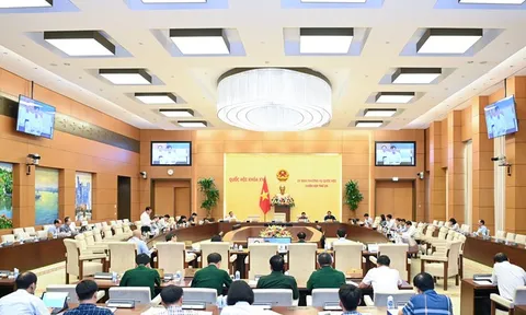 Ủy ban Thường vụ Quốc hội cho ý kiến về dự án Luật Quản lý, bảo vệ công trình quốc phòng và khu quân sự