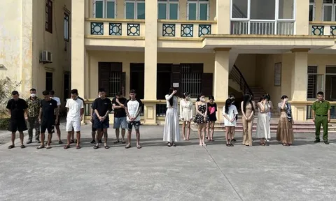 Bắt quả tang nhóm thanh niên 'bay lắc' trong phòng nhà nghỉ ở Hưng Yên