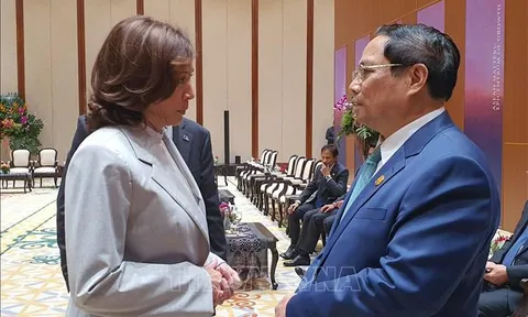 Thủ tướng Phạm Minh Chính gặp Phó Tổng thống Hoa Kỳ