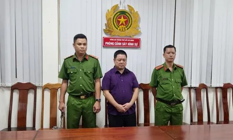 Bắt 2 đối tượng nhận 100.000 USD 'chạy án' cho cựu Cục trưởng Cục Đăng kiểm Việt Nam