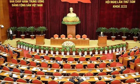 Thông báo Hội nghị lần thứ tám Ban Chấp hành Trung ương Đảng khóa XIII