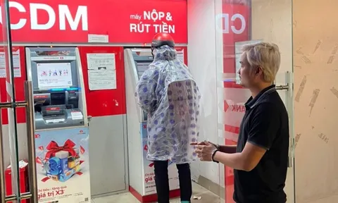 Bắt đối tượng lấy cắp thông tin mã giao dịch tại trụ ATM để chiếm đoạt tiền
