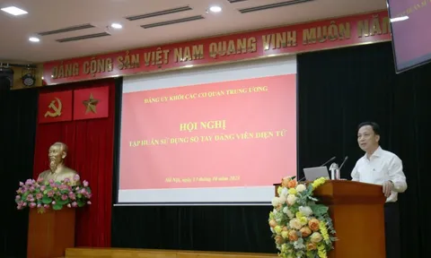 Thực hiện chuyển đổi số và ứng dụng công nghệ thông tin vào hoạt động công tác đảng