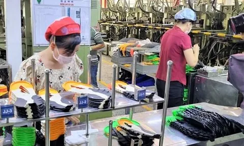 Người lao động tạm ứng tiền có bị tính lãi không?