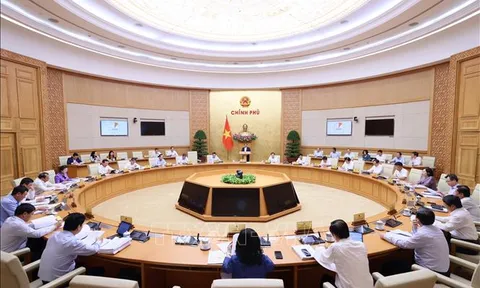 Thủ tướng: Tiếp tục tập trung tháo gỡ khó khăn cho sản xuất kinh doanh