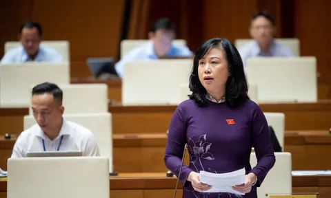 Bộ Y tế đang xây dựng cơ chế hoàn trả tiền cho người dân tự mua thuốc theo bảo hiểm