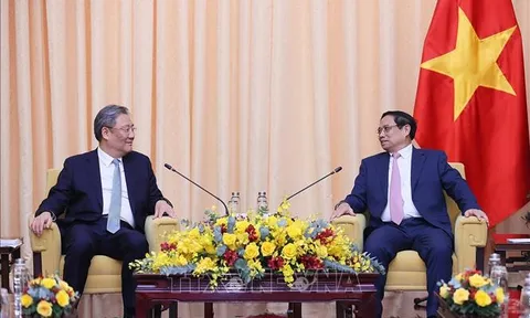 Thủ tướng Phạm Minh Chính tiếp Bộ trưởng Bộ Thương mại Trung Quốc