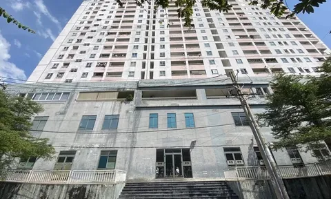 Phát hiện người phụ nữ mang thai tử vong tại tầng 4 chung cư ở TP.HCM