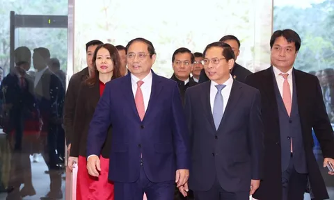 Thủ tướng dự phiên họp toàn thể về ngoại giao kinh tế tại Hội nghị Ngoại giao lần thứ 32
