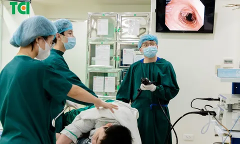 Chàng trai 25 tuổi đã phải mang khối polyp đại tràng khổng lồ
