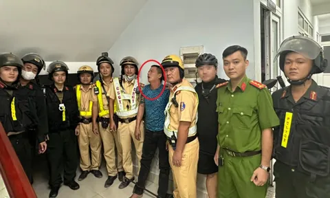 CSGT TP.HCM nổ súng, bắt tên cướp xe máy người đi đường