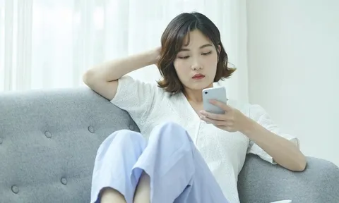 Nửa đêm, mẹ chồng cũ gọi điện, cầu xin tôi cứu con trai bà