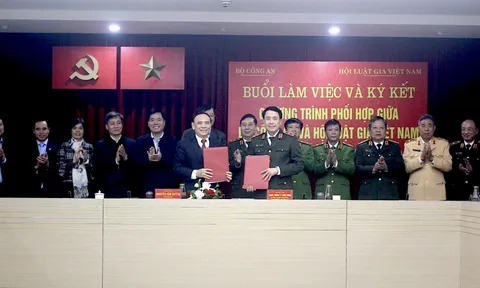 Hội Luật gia Việt Nam và Bộ Công an ký kết chương trình phối hợp