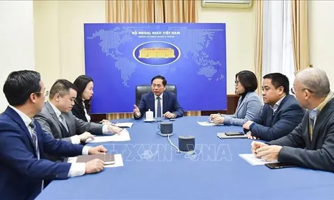 Bộ trưởng Ngoại giao Bùi Thanh Sơn điện đàm với Bộ trưởng Ngoại giao Hàn Quốc Cho Tae Yul