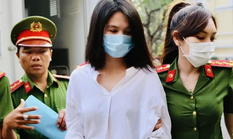 Hình ảnh đầu tiên của Ngọc Trinh tại phiên tòa sáng 2/2