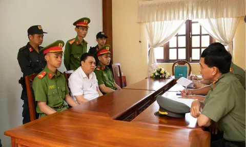 Khởi tố, bắt tạm giam Giám đốc Văn phòng đăng ký đất đai tỉnh Hậu Giang