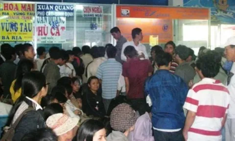Từ chuyện xếp hàng