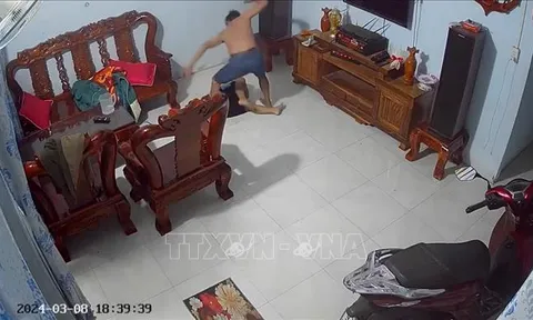 Tạm giữ cha dượng bạo hành bé trai 9 tuổi ở Bình Phước