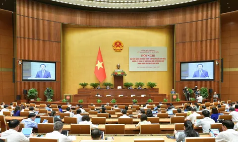 Hội nghị ĐBQH hoạt động chuyên trách thảo luận 9 dự án luật