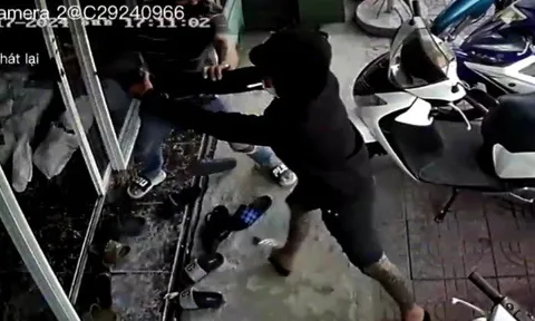 Điều tra đối tượng cầm vật giống súng bắn vào cửa hàng ở Long An