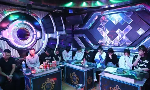 Bắt quả tang nhóm 'nam thanh nữ tú' mở tiệc ma túy trong quán karaoke