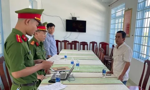 Khởi tố cựu chủ tịch xã tiếp tay cho vợ lừa đảo hơn 11 tỷ đồng