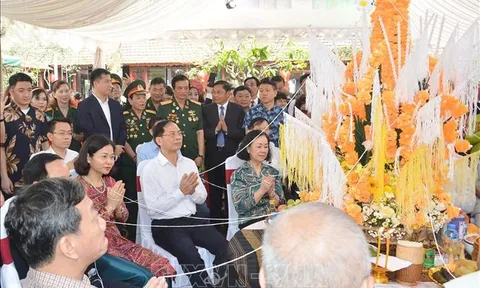 Lãnh đạo Đảng, Nhà nước tham dự đón Tết cổ truyền Bunpimay của Lào