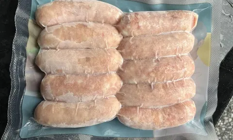 Hà Nội: Phát hiện, thu giữ 2.000 cây xúc xích có dấu hiệu nhập lậu