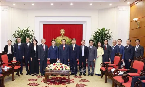 Đồng chí Phan Đình Trạc tiếp Bộ trưởng Bộ Tư pháp Trung Quốc Hạ Vinh