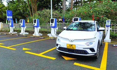 Từ 05/10/2024 trạm dừng nghỉ đường bộ phải có trạm sạc cho xe điện