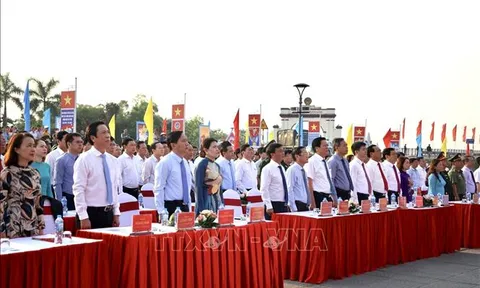 Lễ Thượng cờ 'Thống nhất non sông' tại Đôi bờ Hiền Lương - Bến Hải