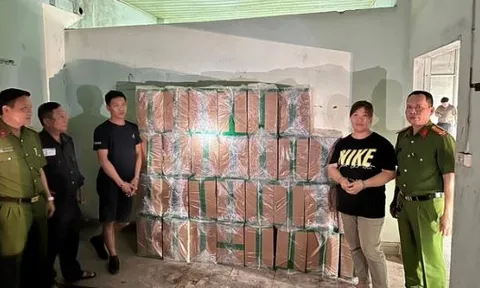 Khởi tố 3 đối tượng buôn bán hơn 44.000 bao thuốc lá nhập lậu
