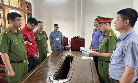 Bắt nhân viên ngân hàng đăng nhập trái phép vào tài khoản của khách để chiếm đoạt tiền