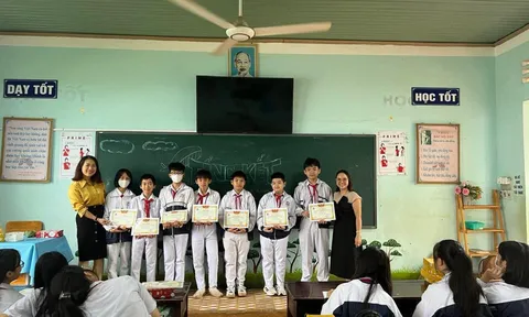 Hai chuyện buồn cuối năm học