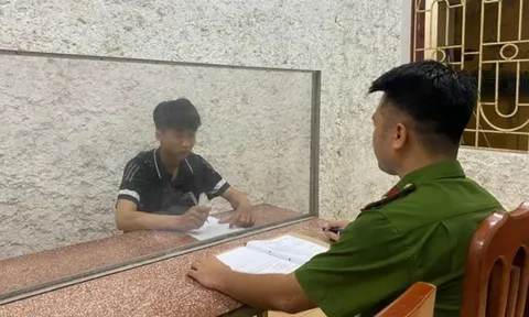 Tạm giữ nam thanh niên đi xe máy không đội mũ bảo hiểm, đâm CSGT bị thương
