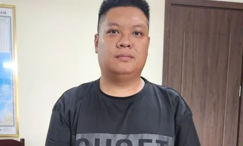 Bắt đối tượng truy nã nguy hiểm trốn trên xe khách từ Nam ra Bắc