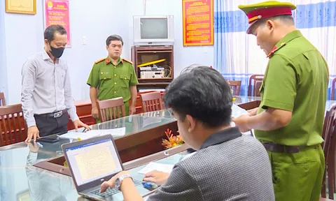 Khởi tố, bắt tạm giam cựu phó giám đốc chi nhánh ngân hàng nhận hối lộ